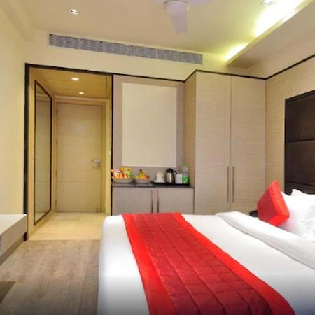 Hotel Royal Grand - Opposite Axis Bank East Patel Nagar New Delhi Eksteriør billede