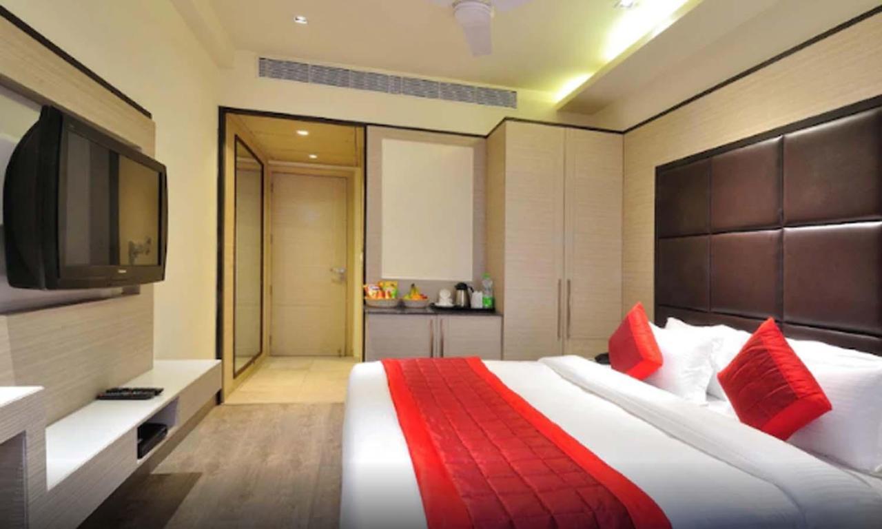 Hotel Royal Grand - Opposite Axis Bank East Patel Nagar New Delhi Eksteriør billede