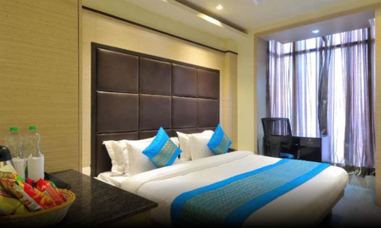 Hotel Royal Grand - Opposite Axis Bank East Patel Nagar New Delhi Eksteriør billede