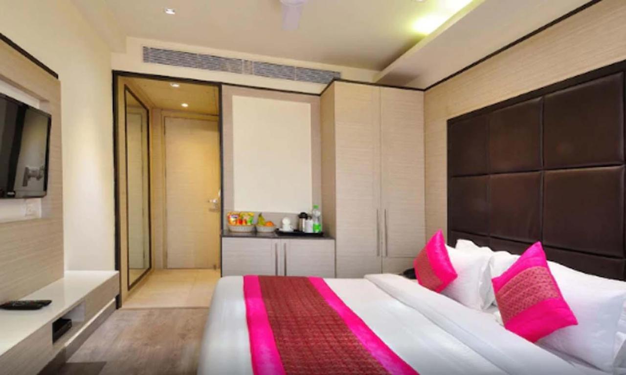 Hotel Royal Grand - Opposite Axis Bank East Patel Nagar New Delhi Eksteriør billede