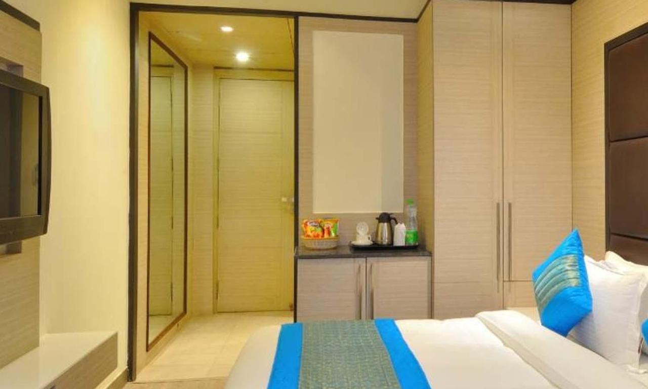 Hotel Royal Grand - Opposite Axis Bank East Patel Nagar New Delhi Eksteriør billede