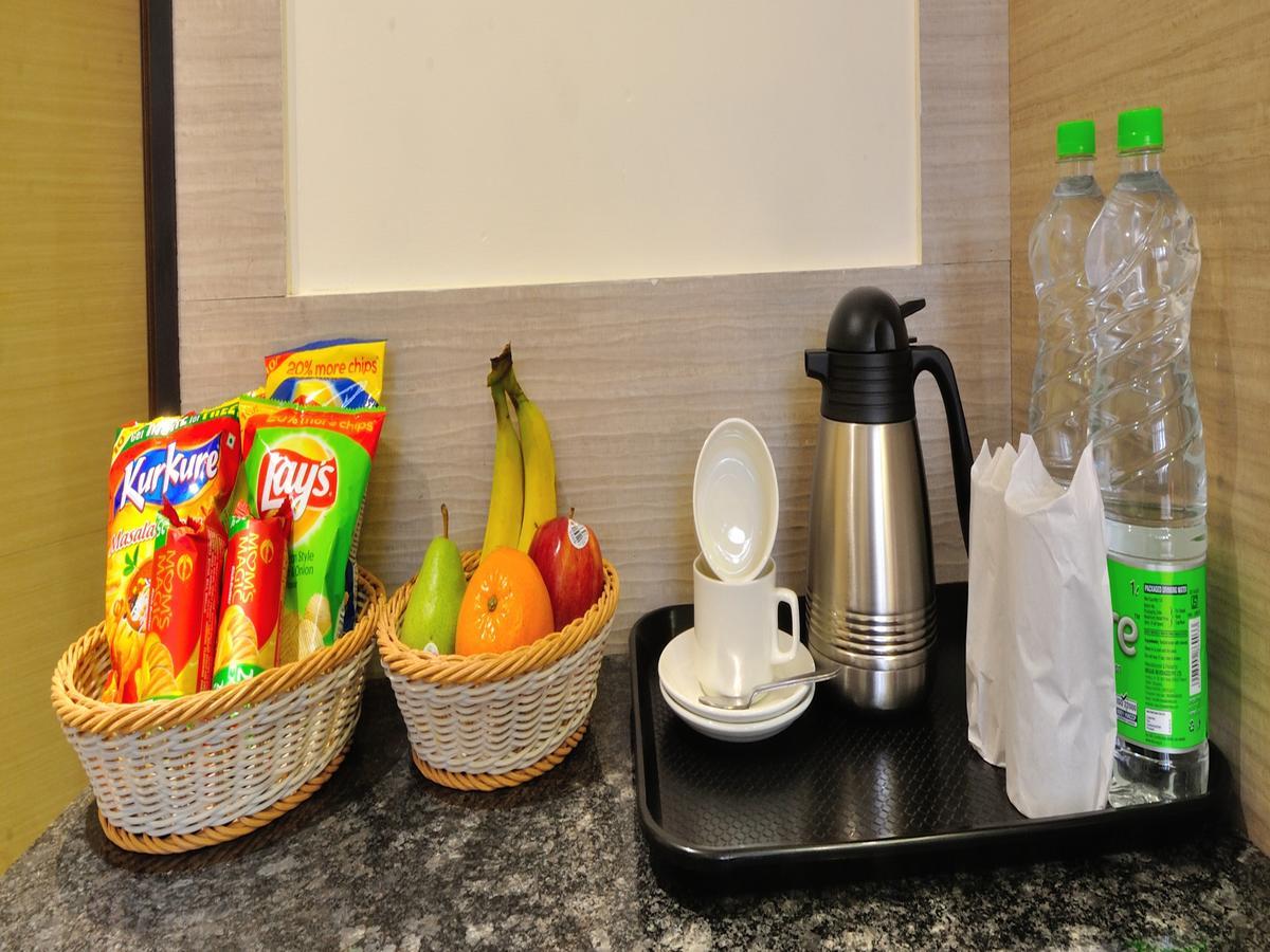 Hotel Royal Grand - Opposite Axis Bank East Patel Nagar New Delhi Eksteriør billede