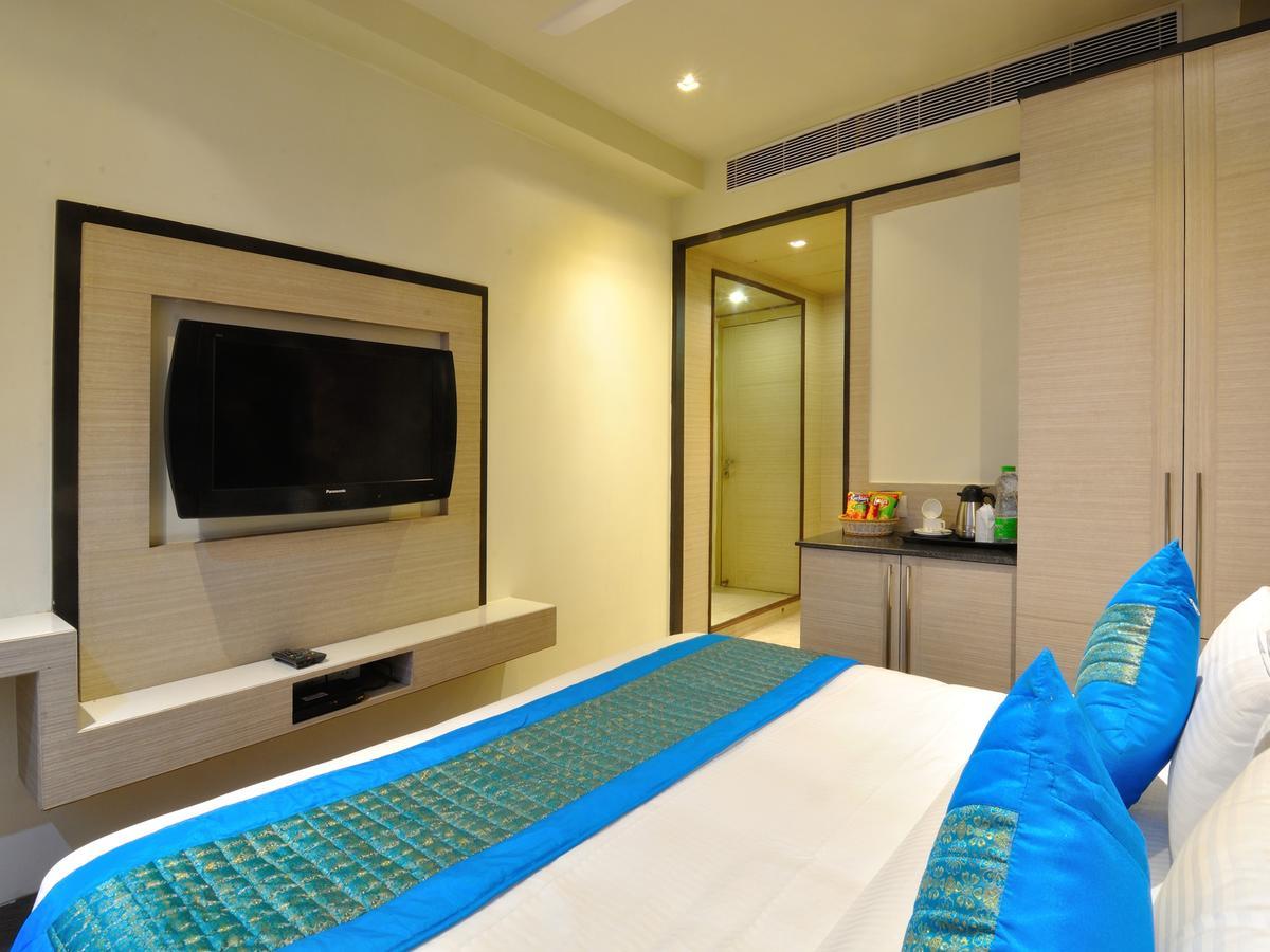 Hotel Royal Grand - Opposite Axis Bank East Patel Nagar New Delhi Eksteriør billede