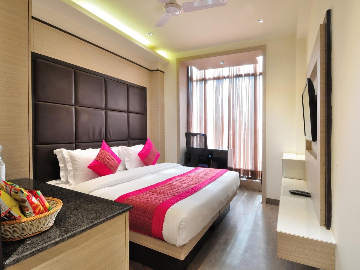 Hotel Royal Grand - Opposite Axis Bank East Patel Nagar New Delhi Eksteriør billede