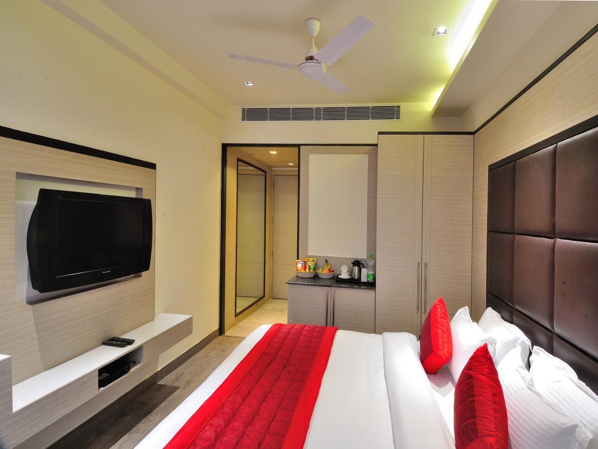 Hotel Royal Grand - Opposite Axis Bank East Patel Nagar New Delhi Eksteriør billede