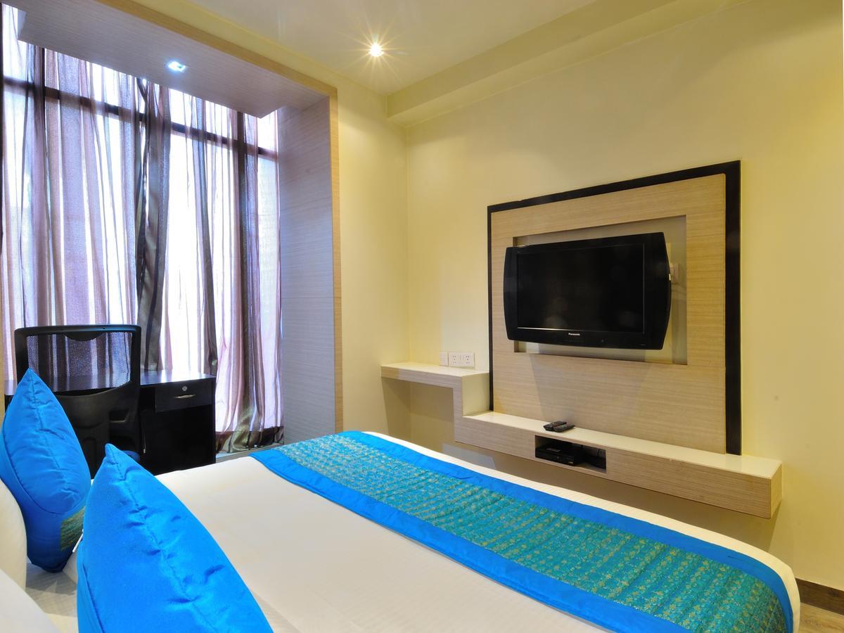 Hotel Royal Grand - Opposite Axis Bank East Patel Nagar New Delhi Eksteriør billede