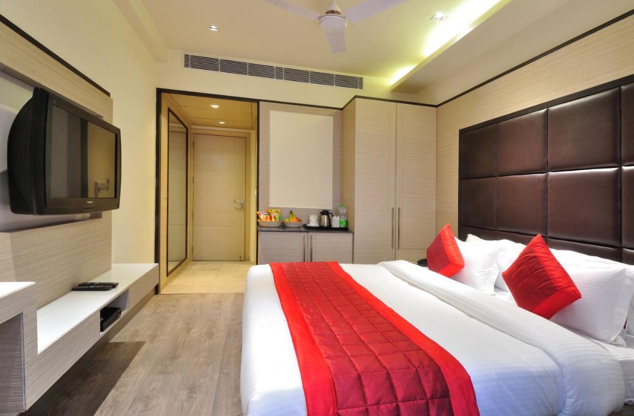 Hotel Royal Grand - Opposite Axis Bank East Patel Nagar New Delhi Eksteriør billede